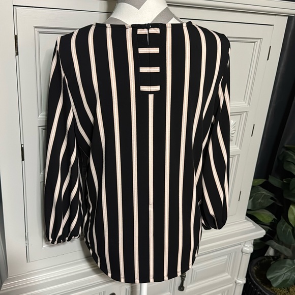 Adrianna Papell Black & Cream Striped Blouse Size Medium - Picture 4 of 11